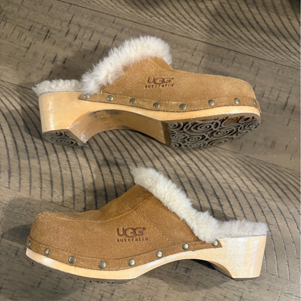 Ugg Australia Sherpa Lined Kalie Chestnut Suede Studded Clogs w/ Wooden Heel - Picture 5 of 10